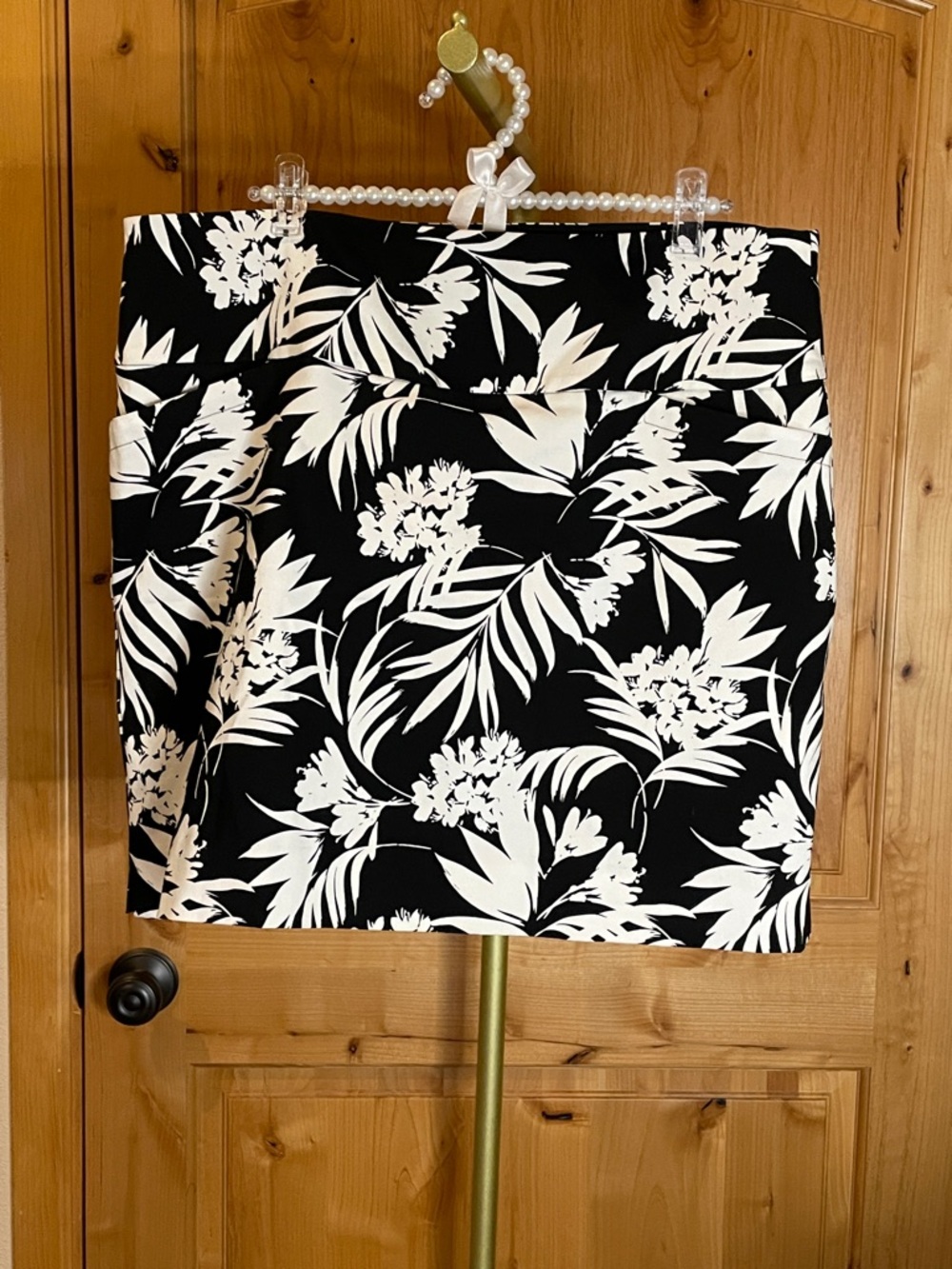 S. C. & Co Black & White Floral Pencil Skort- Women Size XL